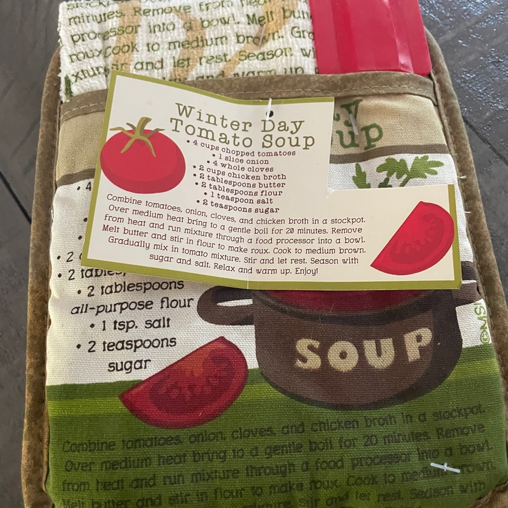 Potholder, dishtowel & spatula set with tomato soup recipe/ NEW